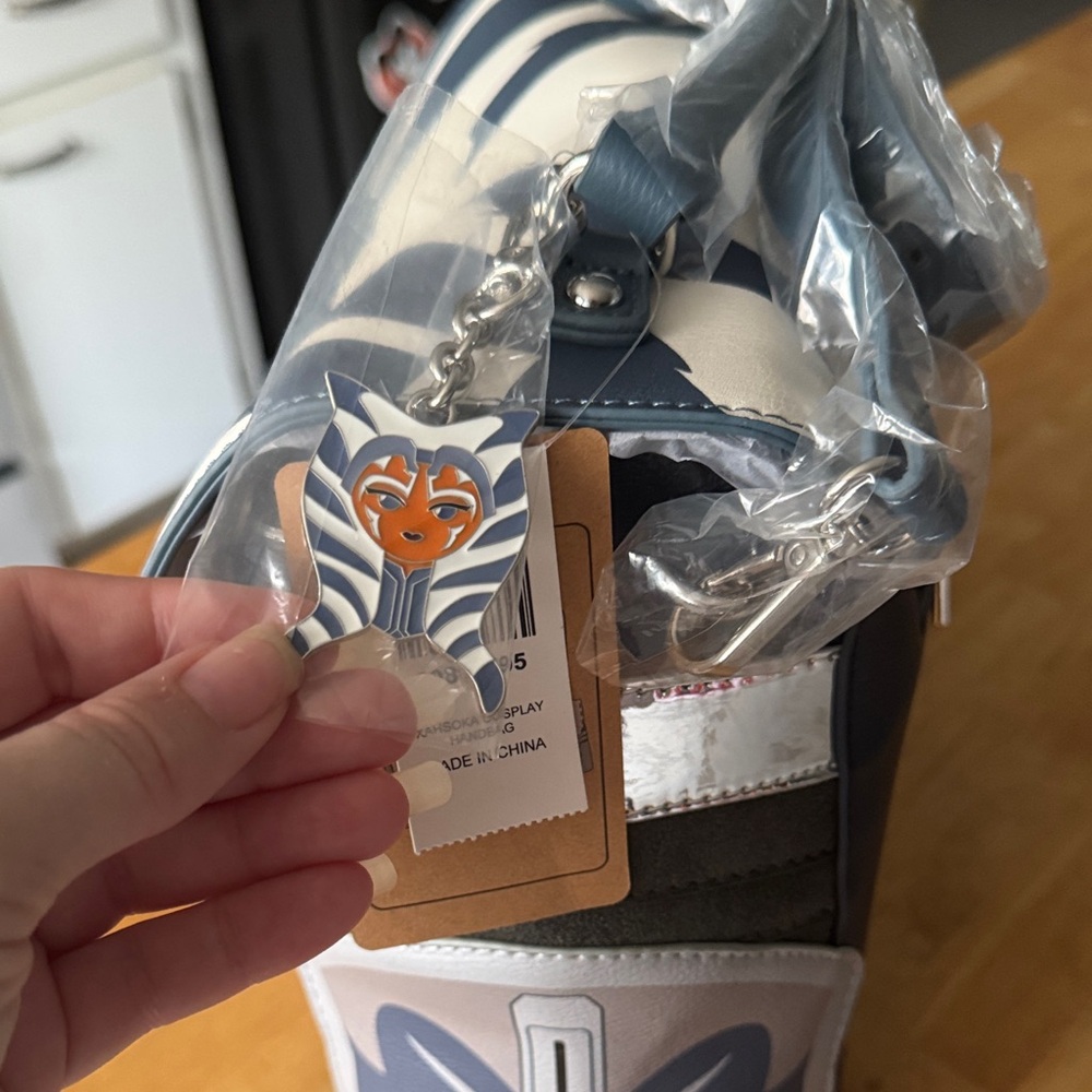 Her Universe Ahsoka Tano Crossbody and Mini Backpack - Picture 13 of 15